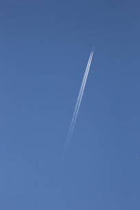 �����Ϸɻ�β���켣