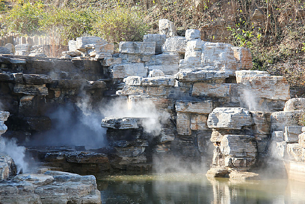 ��ʯ̶����Ư��