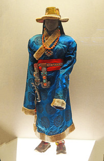 �����ĺӲ���Ůʢװ 