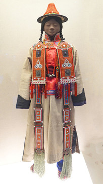 ������Ҵԣ����Ůʢװ 