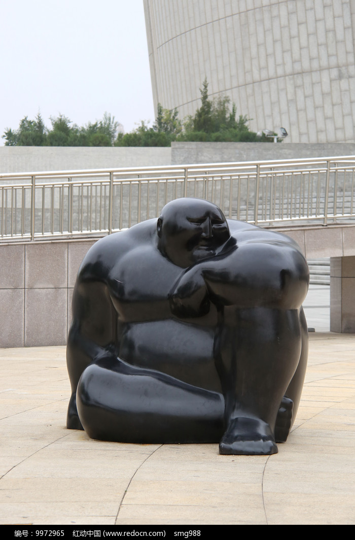 大胖子坐姿雕像