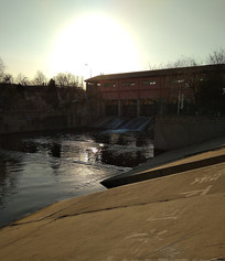 �����۽�