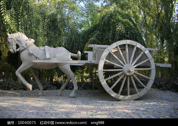 古代馬車大軲轆車雕像