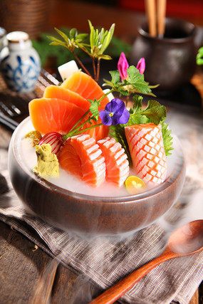 日料刺身海鲜三文鱼拼盘