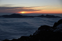 ���Ⱥӽ�ɽ�ĳ�ϼ���ƺ�