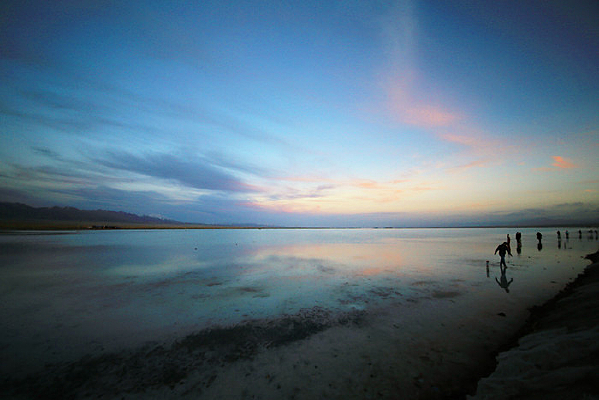 ���֮���迨�κ�ĺɫ