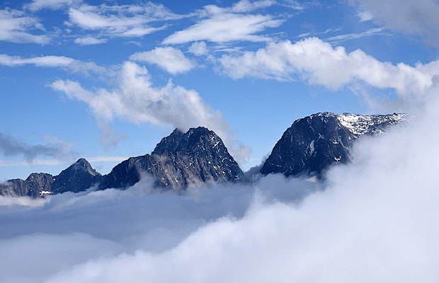 �Ŷ���ɽ���ƺ���ɽ��