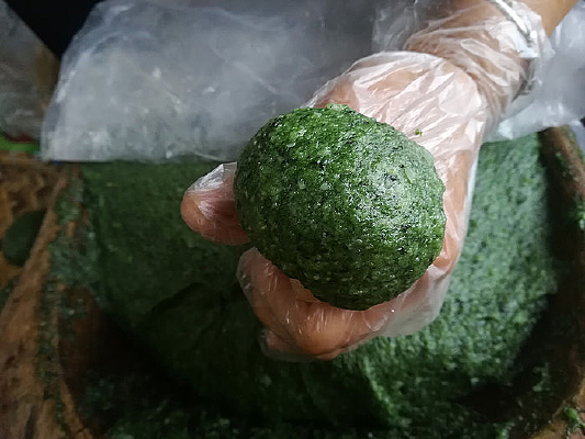 ��ɫ����