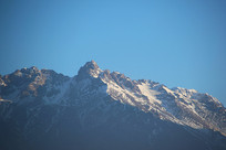 �����µ�ѩɽ����