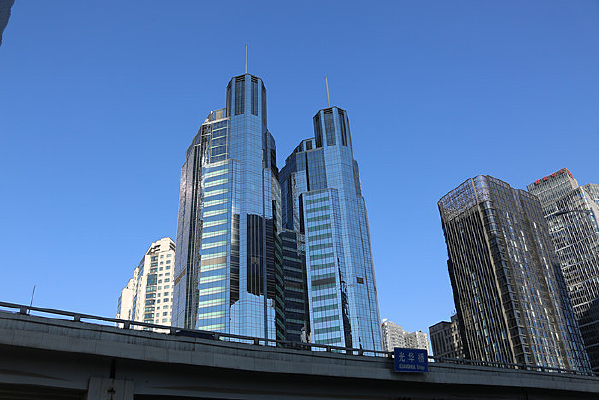 �����־�