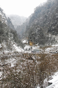 �Ĵ�G318��������;ѩ�� 