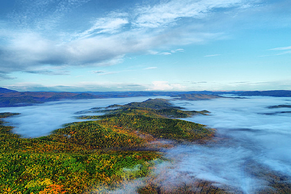 ���Ĵ��˰����ɫɽ���ƺ�