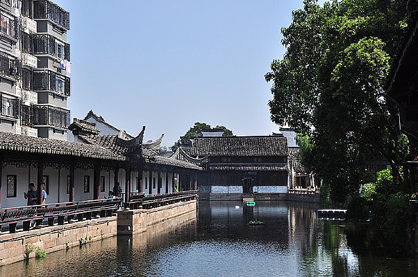 ���Ͻ���