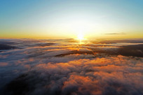 ���˰���ɽ���ƺ��ճ��羰 