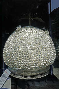 ����ǭ��������ʢװ��ñ