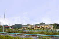 �Ͻ��и��ٹ�·����ɽ������