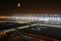 �Ϻ��ֶ�������վ¥ҹ��