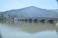 ��ɽ���ϵĹ��ŷ羰