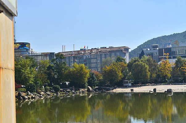 �������