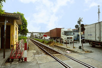 Խ�ϵĽ�ͨ��ʩ-��·