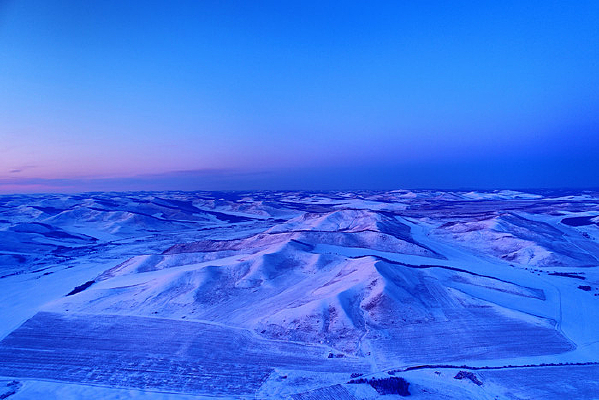 ѩԭȺɽĺɫϦ��