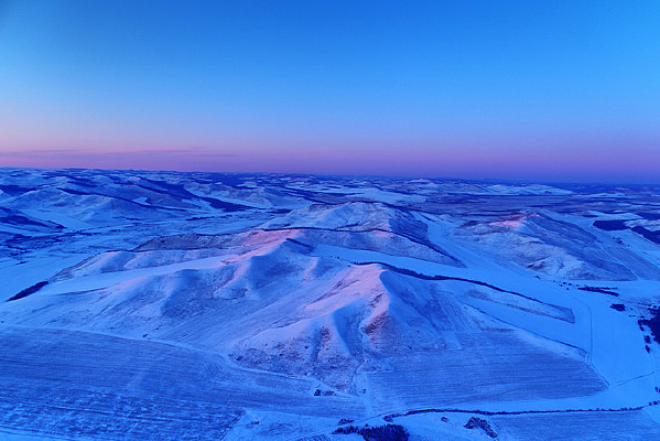 ѩ��ѩԭȺɽĺɫϦ��