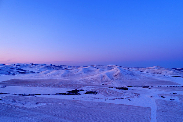 ѩ��ѩԭɽ��ĺɫ 