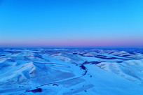 ����ѩԭȺɽĺɫ