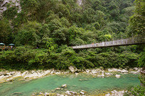 ǭ���󲨴��߿׿ֲ�Ͽ����