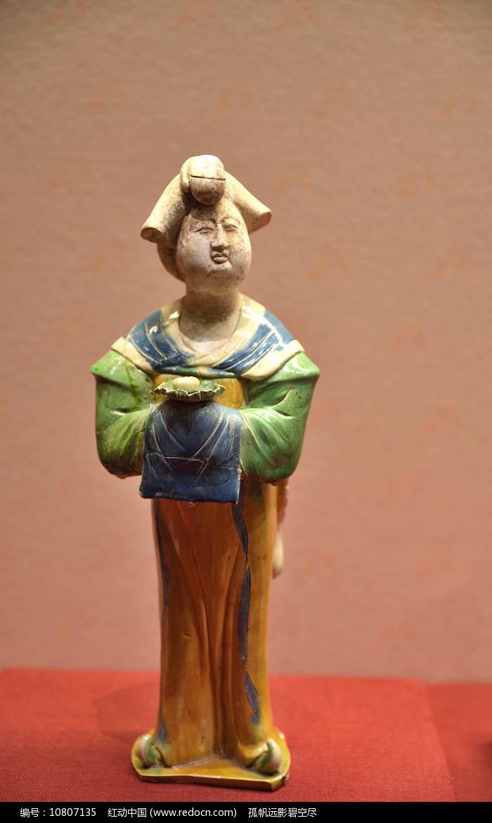 西安博物院的唐三彩女俑