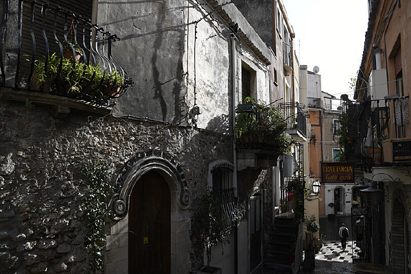 �������լ