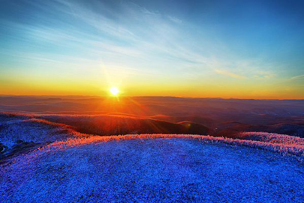 ���˰��붬��ѩɫɽ���ճ�