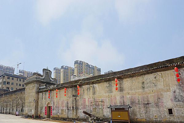 ���ڿͼҺ׺��¾�Χ���⾰  