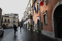 �ն����ɹ�����լ