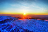 ���˰���ѩ��ɽ���ճ�