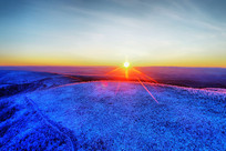 ���˰��붬��ѩɫɽ���ճ�