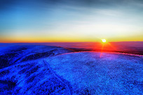 ���˰���ɽ��ѩ���ճ�