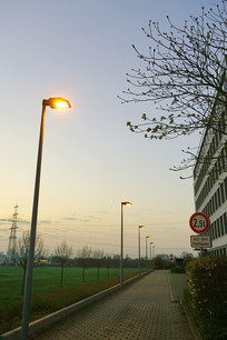 �¹������˸��峿���е���·�� 