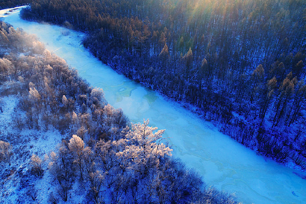 ���˰���ѩɫ����