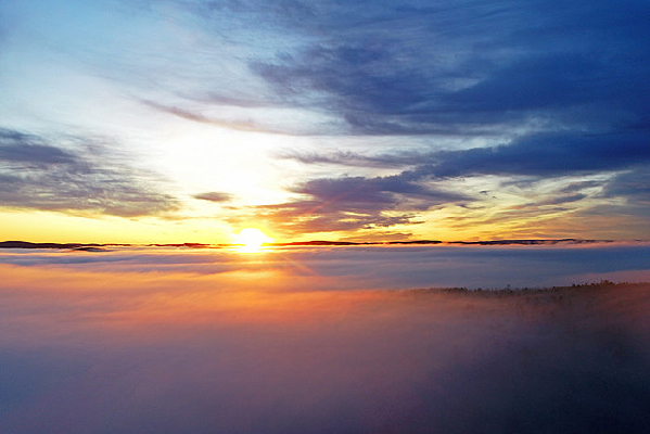 ���˰���ɽ���ƺ��ճ�