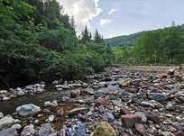 ����µ�Ϫ��Ȫˮ