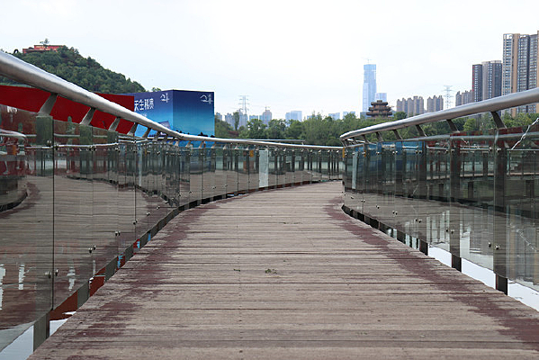 ˮ��ľ�������ߵ� 