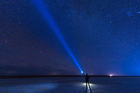 �ǿ������