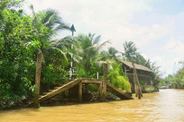 Խ�Ͼ������˺ӵ��δ���ͷ 