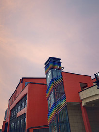 �ɶ�Ӱ�ӳ�԰���칫¥