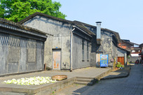 �ɶ���������ֵ�С����� 