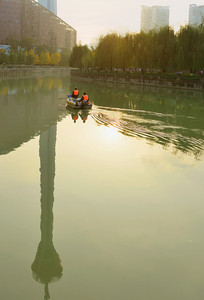 �ɶ��������Ĵ��㲥����