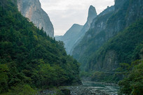 �����ھ��̺ӷ��͵���