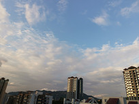 ���еĸ�¥�����Ʋ�