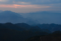 ������ɽ����ƺ���͵���Ϧ������